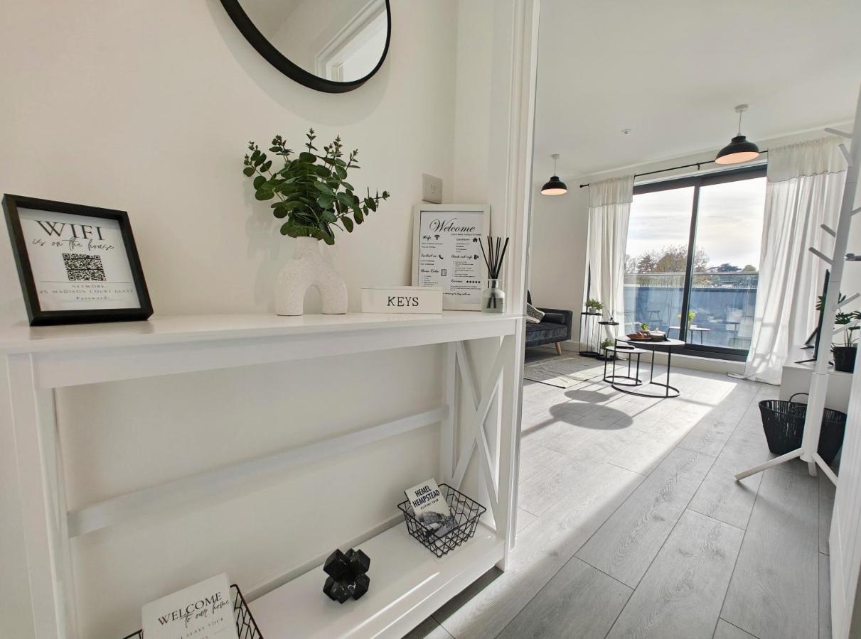 Modern City Apartment هيميل هيمبستيد المظهر الخارجي الصورة