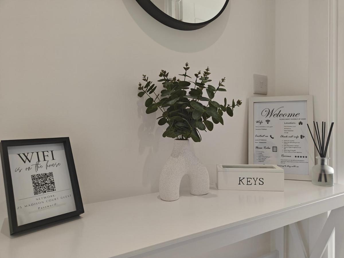 Modern City Apartment هيميل هيمبستيد المظهر الخارجي الصورة